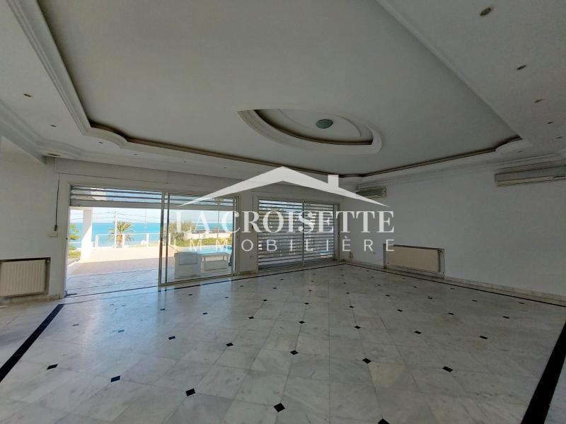 Villa S+5 vue sur mer avec piscine à La Marsa